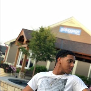 Meet your Posher, Victor